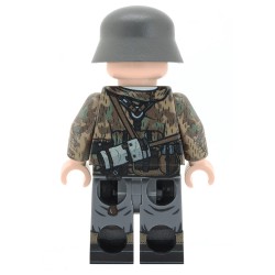 WW2 Winter German Soldier (mp40), LEGO Minifigure